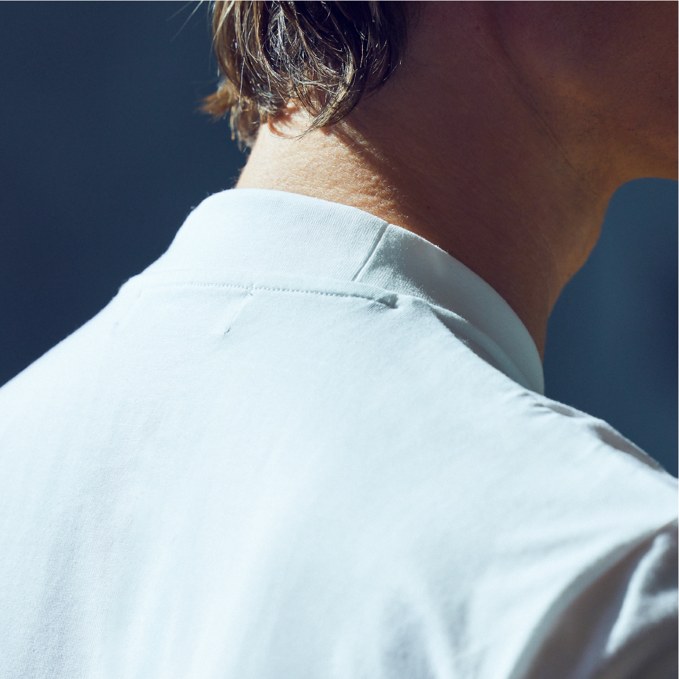 BUSINESSパックTシャツ (2枚組)を着用した男性