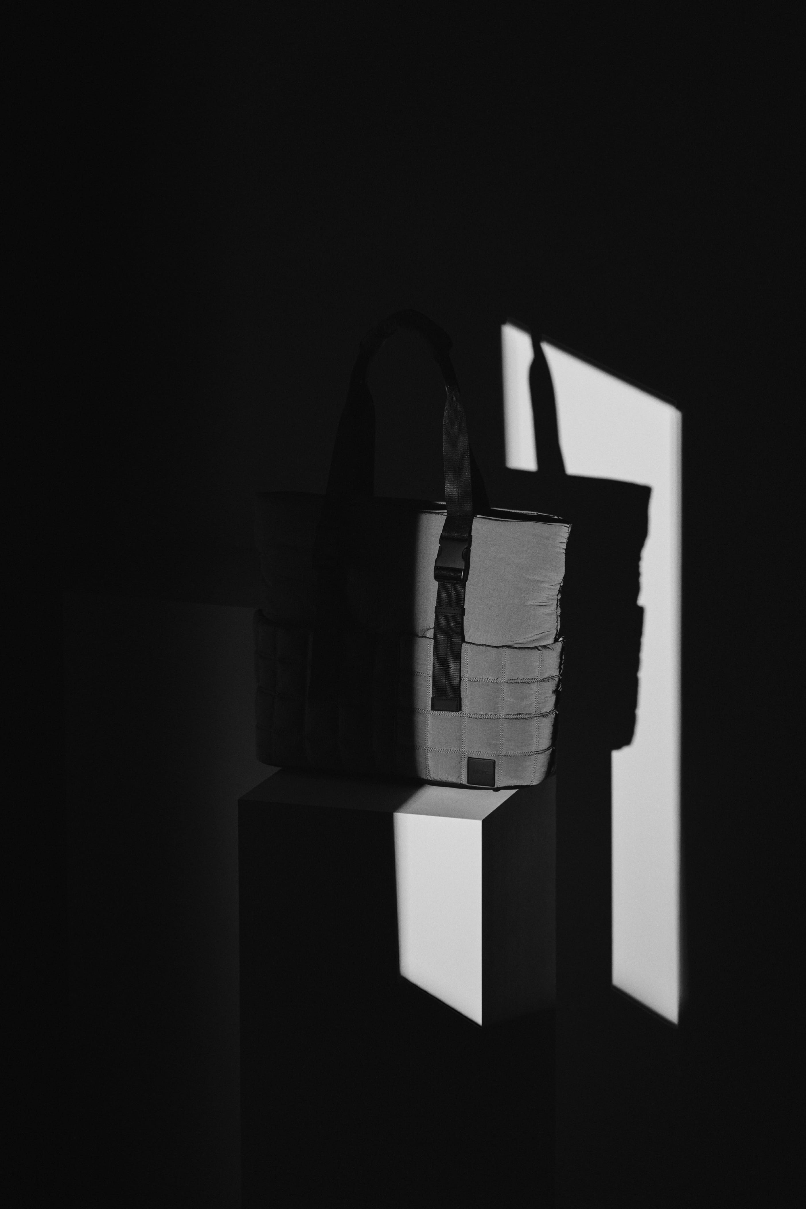 MILITARY TOTE BAG
        