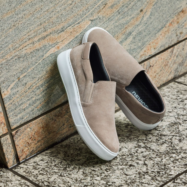 BEIGEカラーのＤＥＶＩＣＥ１　ＳＬＩＰＯＮ