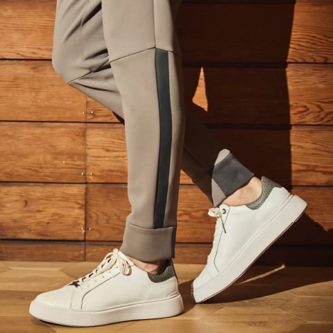 VECCHIO パンツの足元を写している画像