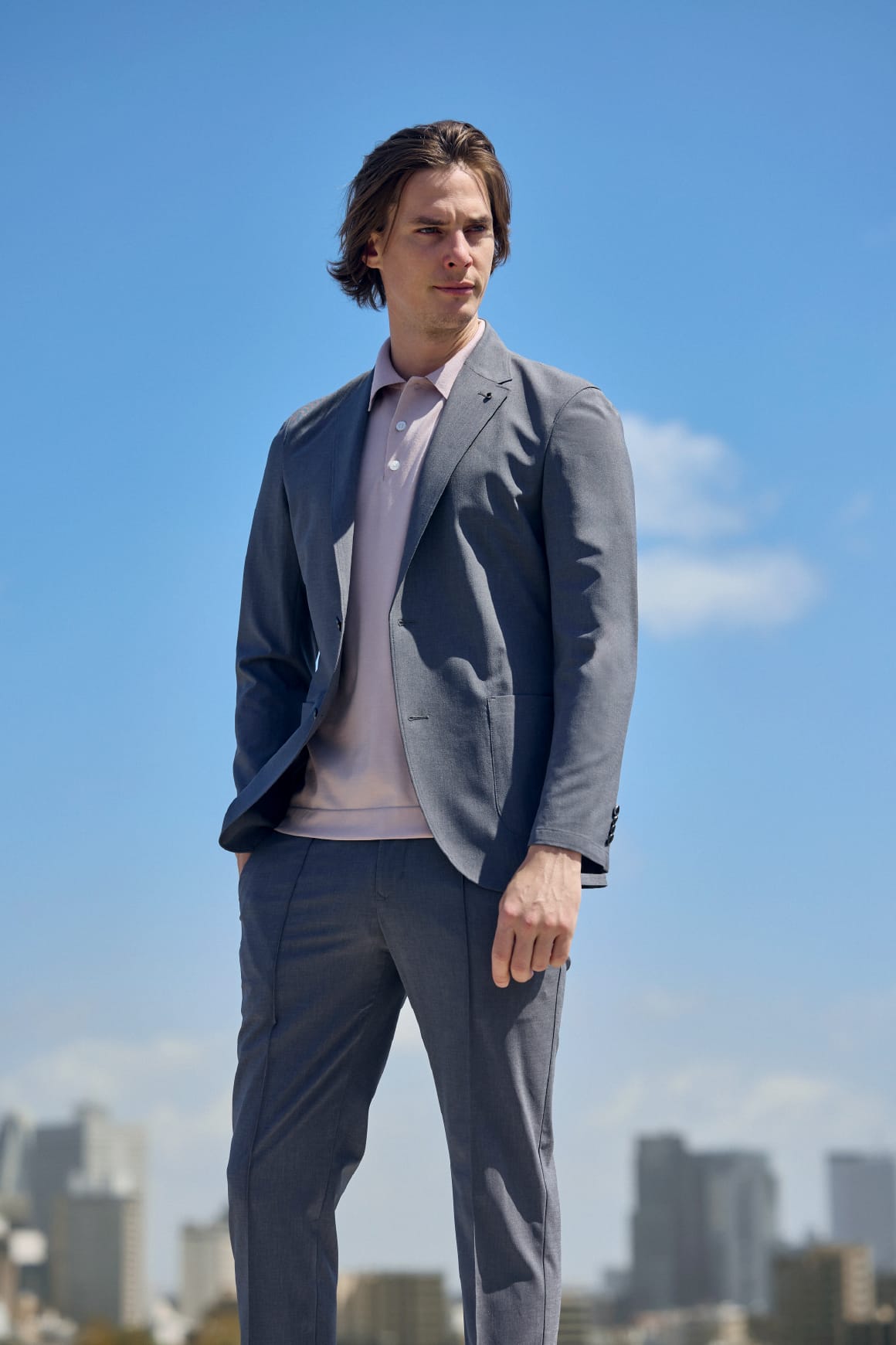 ＭＸＰ　ＳＵＭＭＥＲ　ＳＵ　ＪＫ&ＰＲＯＵＶＥ　ＰＯＬＯ&ＭＸＰ　ＳＵＭＭＥＲ　ＳＵ　ＰＴ&ＤＥＶＩＣＥ１　イタリアンレザーを着た男性