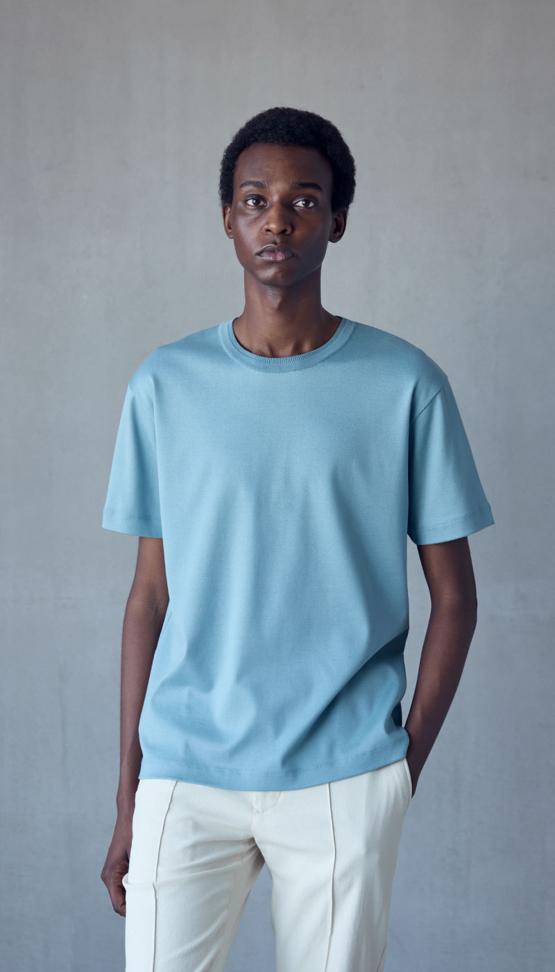 T-SHIRT. TRINITY アウールが提案する至極のTシャツ３選。 上質を着こなす日常のベースがここに。