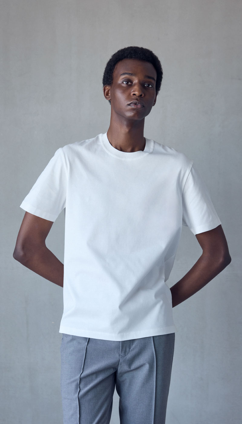 T-SHIRT. TRINITY アウールが提案する至極のTシャツ３選。 上質を着こなす日常のベースがここに。