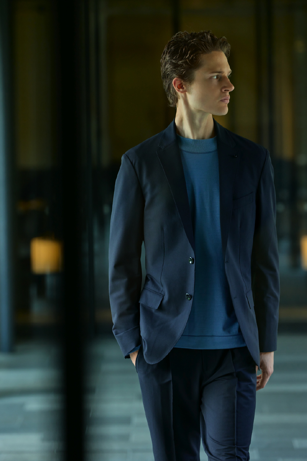 JACKET CUT&SEWN PANTSを着用したモデル