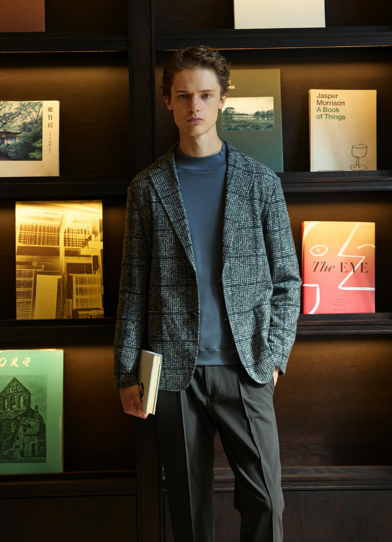 JACKET CUT&SEWN PANTS SHOESを着用したモデル