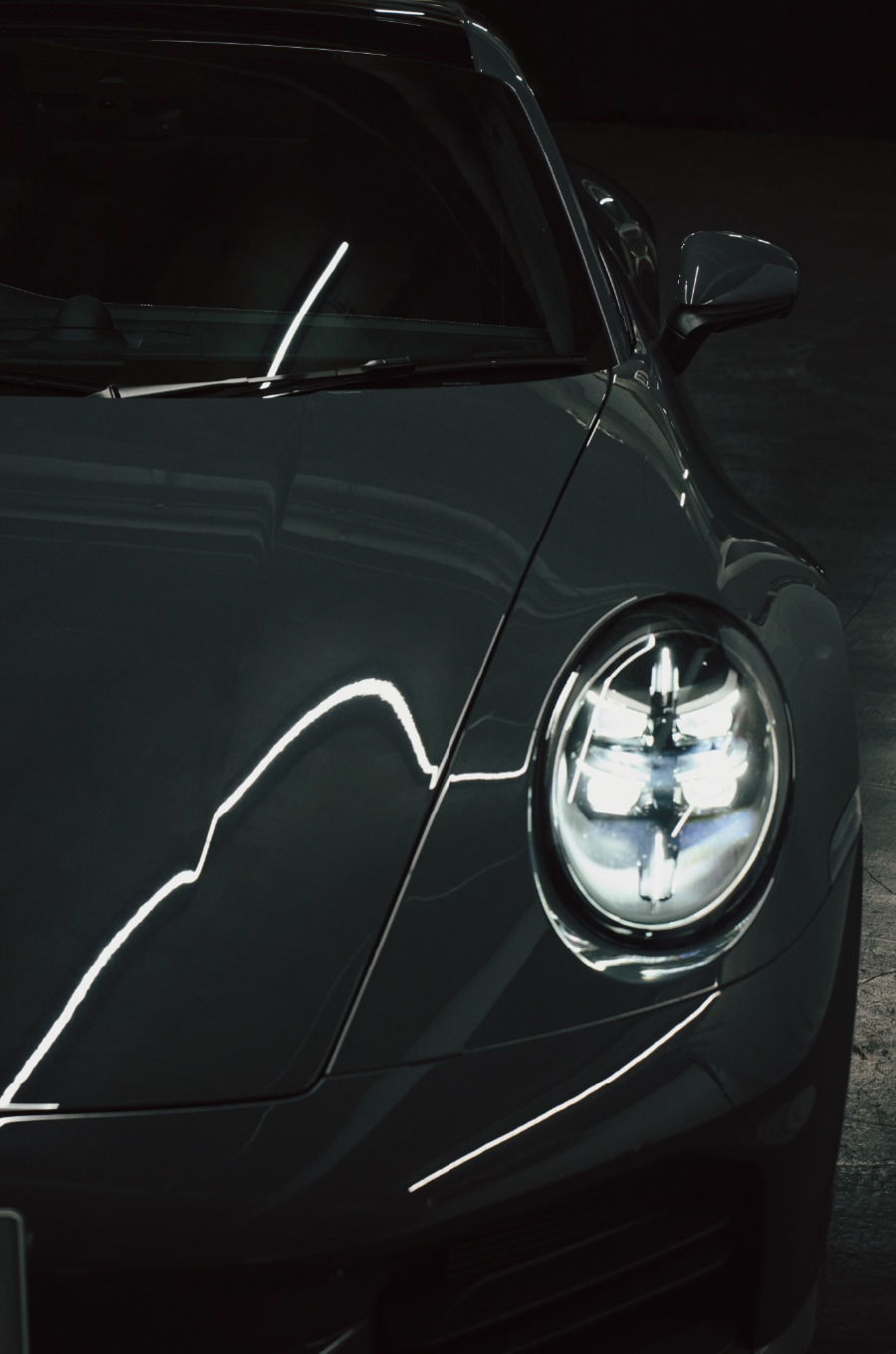 車のボンネットのビジュアル