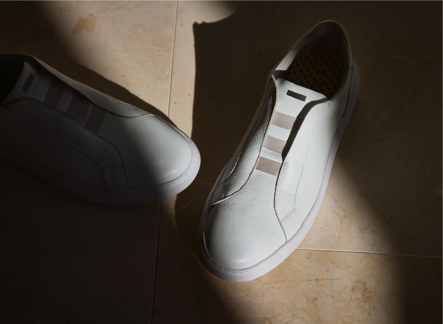 白のＤＥＶＩＣＥ１　ＱＵＩＣＫ商品写真