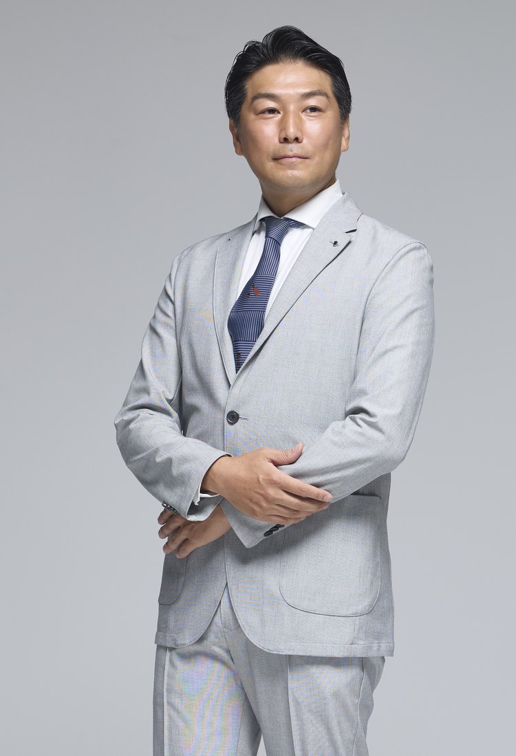 PER YOU のスーツを着用した男性