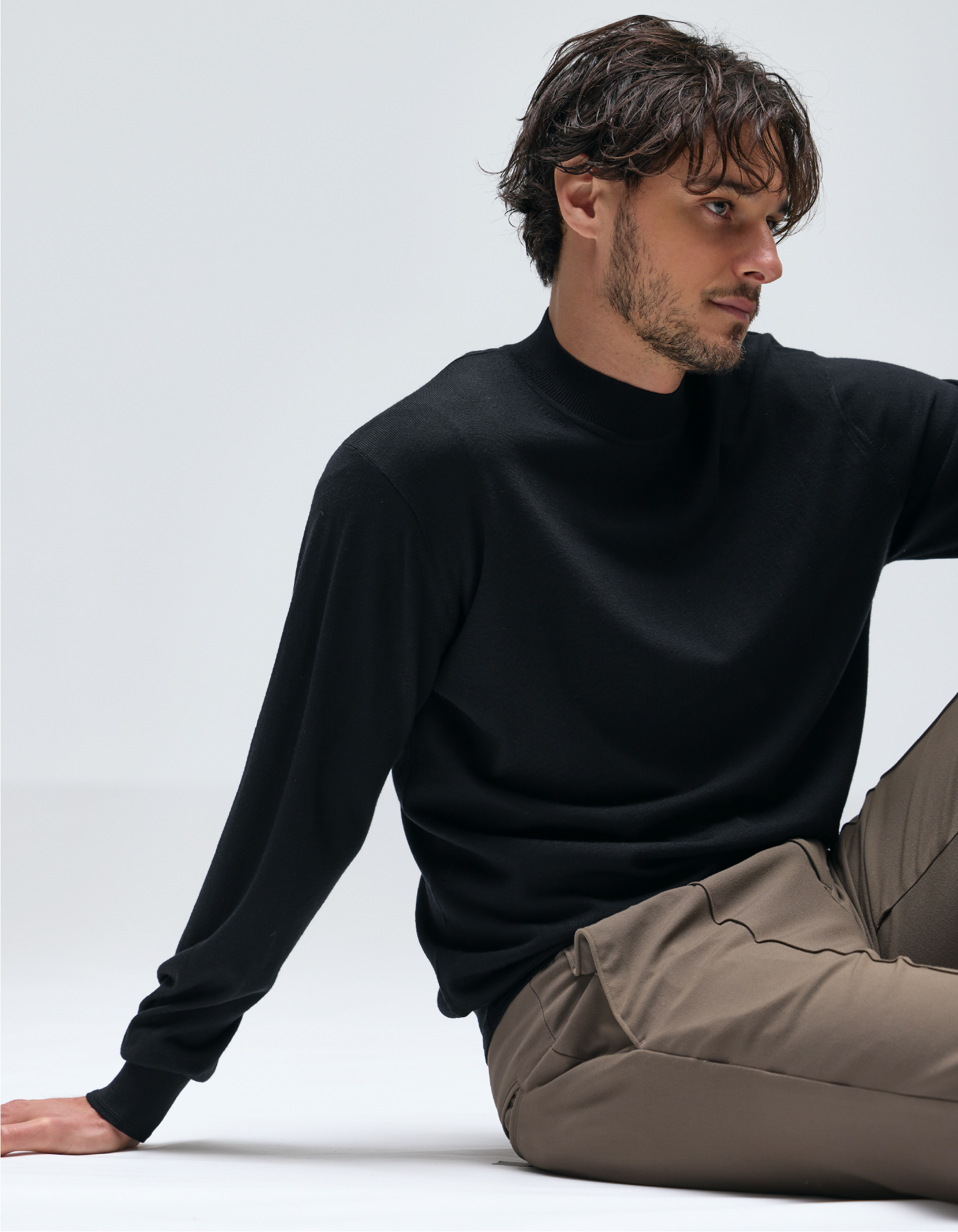 MOCK NECKを着用しているモデルの画像